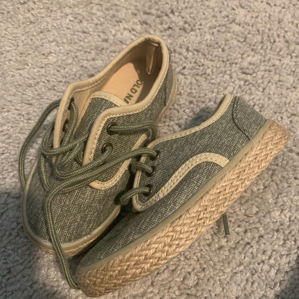 Toddler Old Navy shoes size 7. Worn 1x